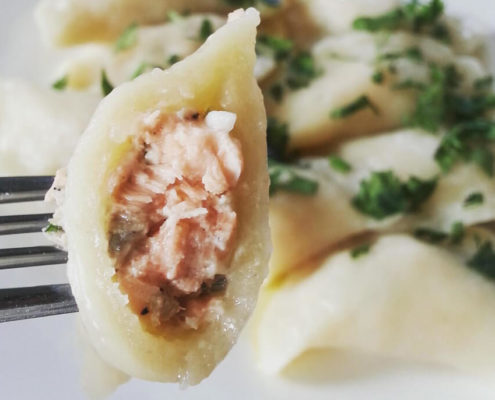 Pierogi z łososiem i koperkiem